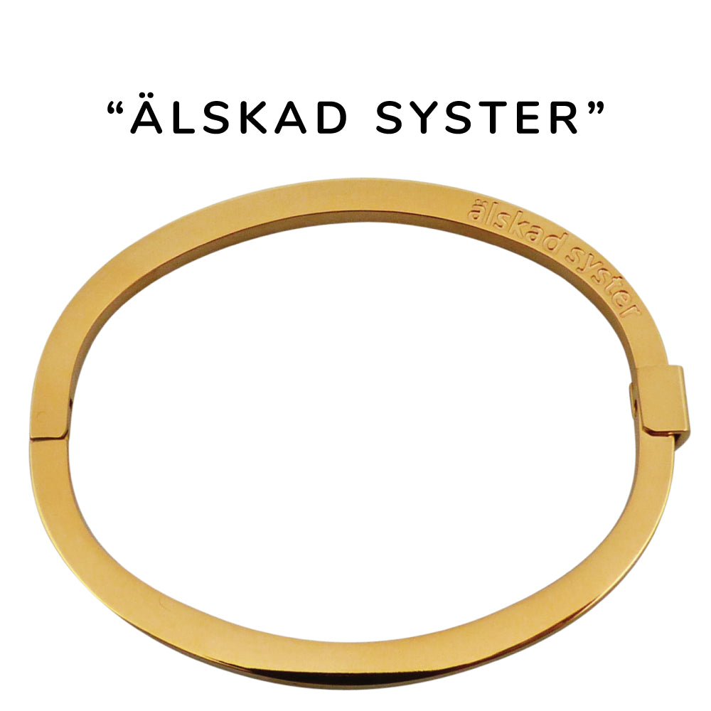 Stelt, öppningsbart armband i allergivänligt stål med färdig gravyr