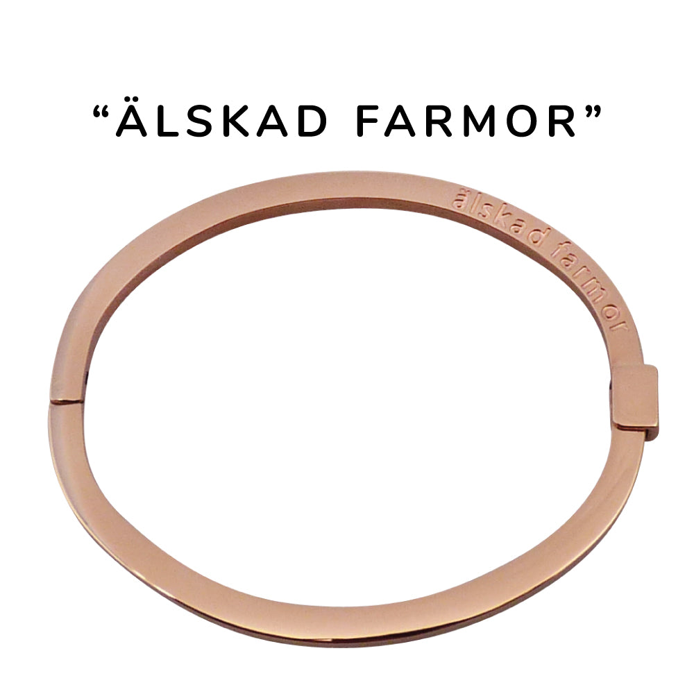 Stelt, öppningsbart armband i allergivänligt stål med färdig gravyr