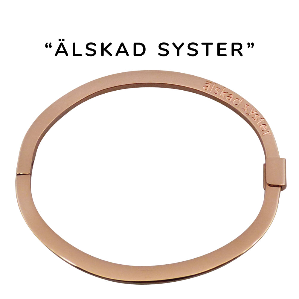 Stelt, öppningsbart armband i allergivänligt stål med färdig gravyr