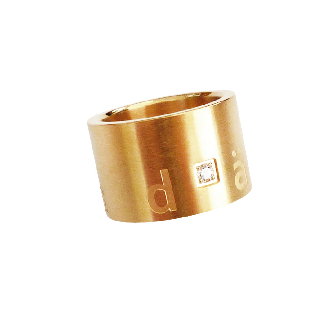 Bred ring med Zirconia sten och gravyr "älskad", Stål / Guld / Rosé
