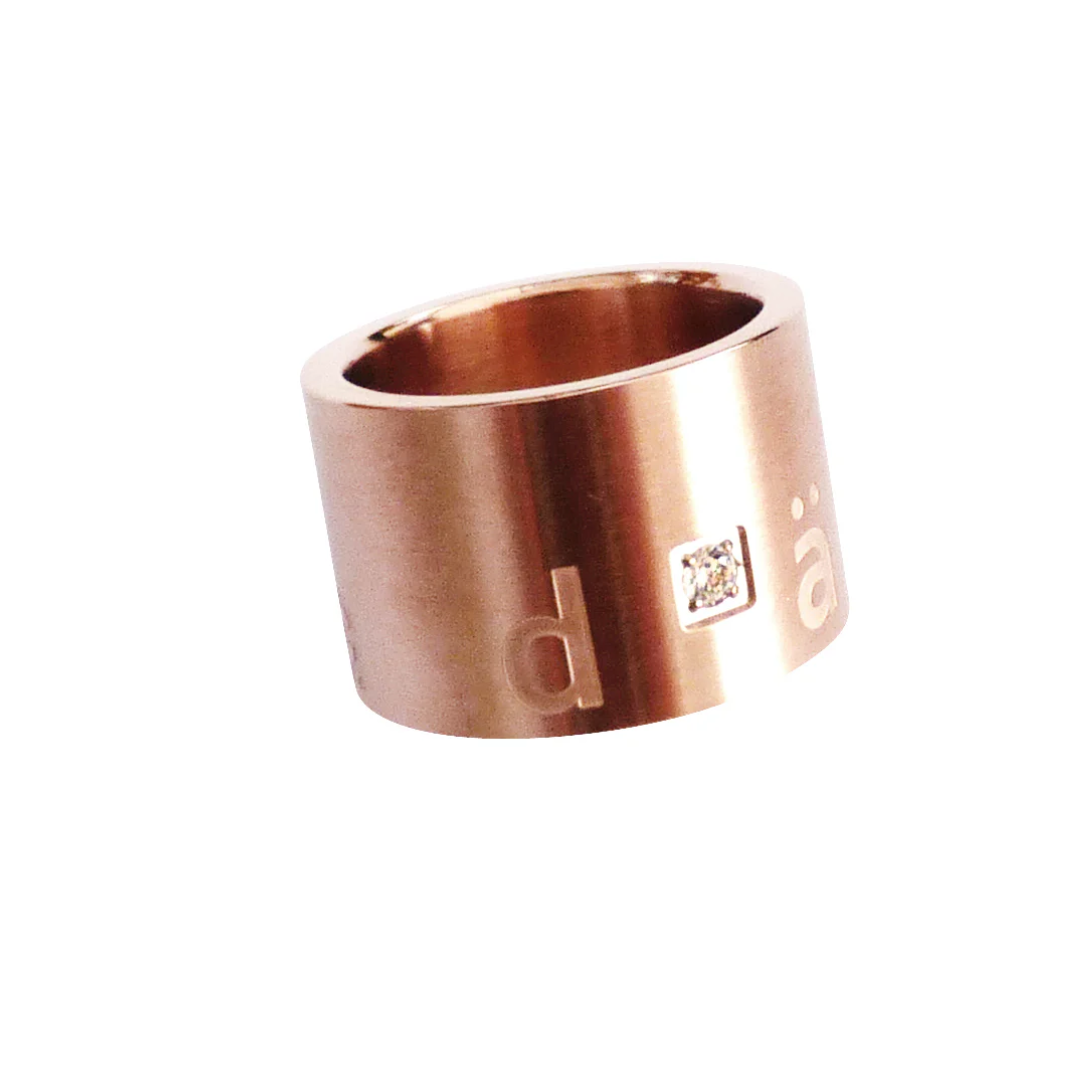 Bred ring med Zirconia sten och gravyr "älskad", Stål / Guld / Rosé
