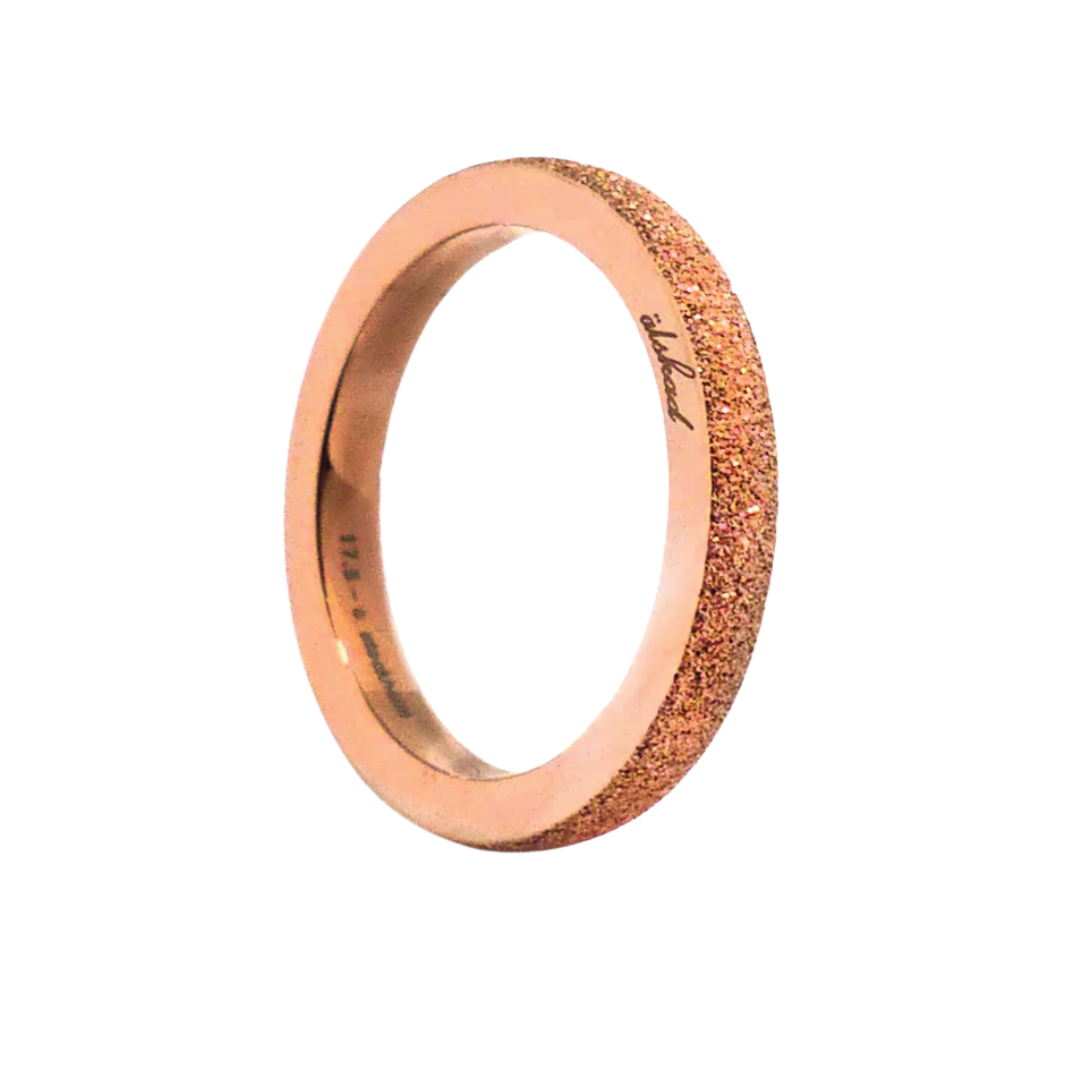 Ring med gnistrande stjärnstoft