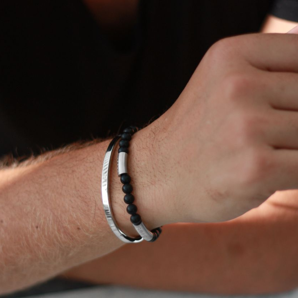 Svart onyxarmband med gravyr - Älskad man / son / bror / pappa