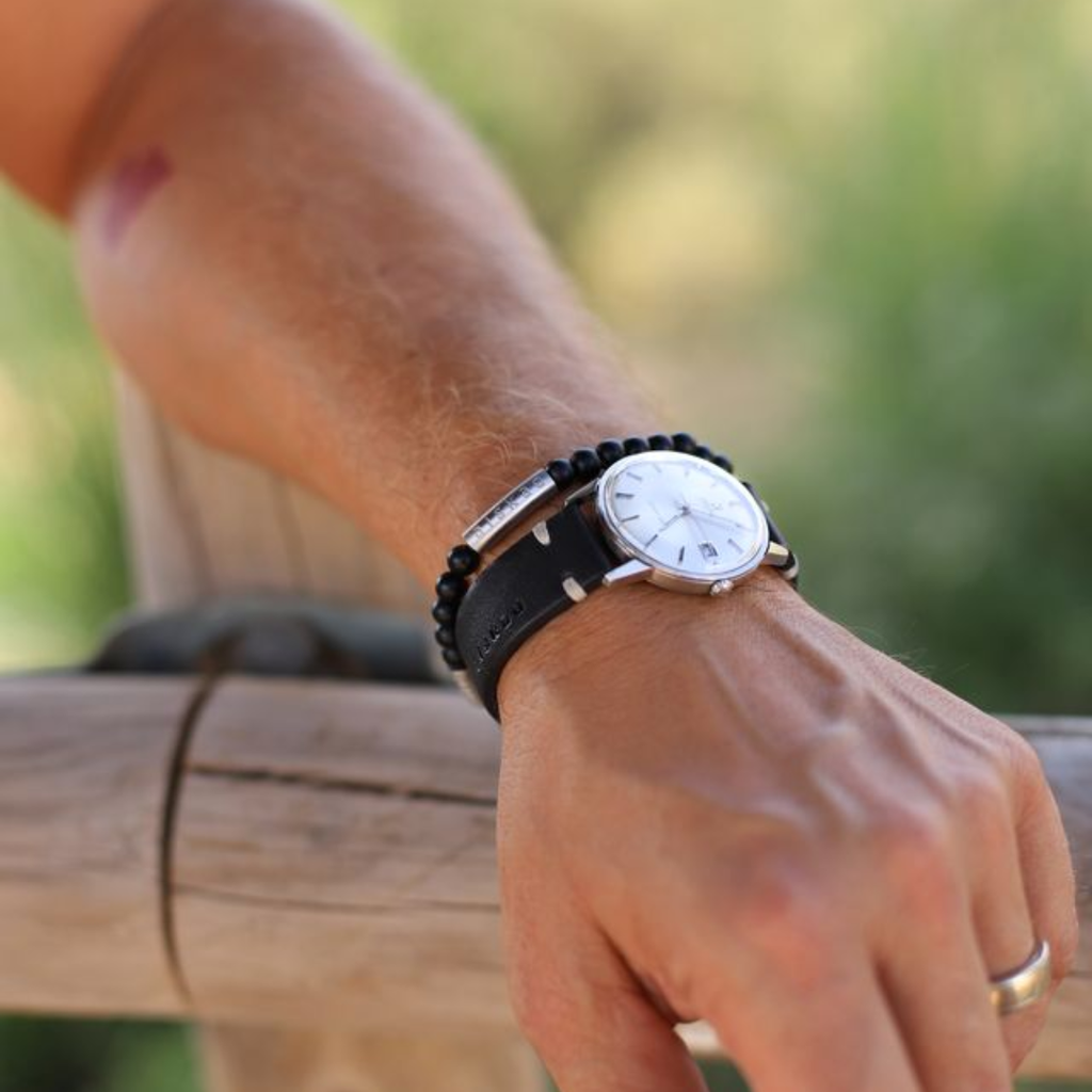 Svart onyxarmband med gravyr - Älskad man / son / bror / pappa