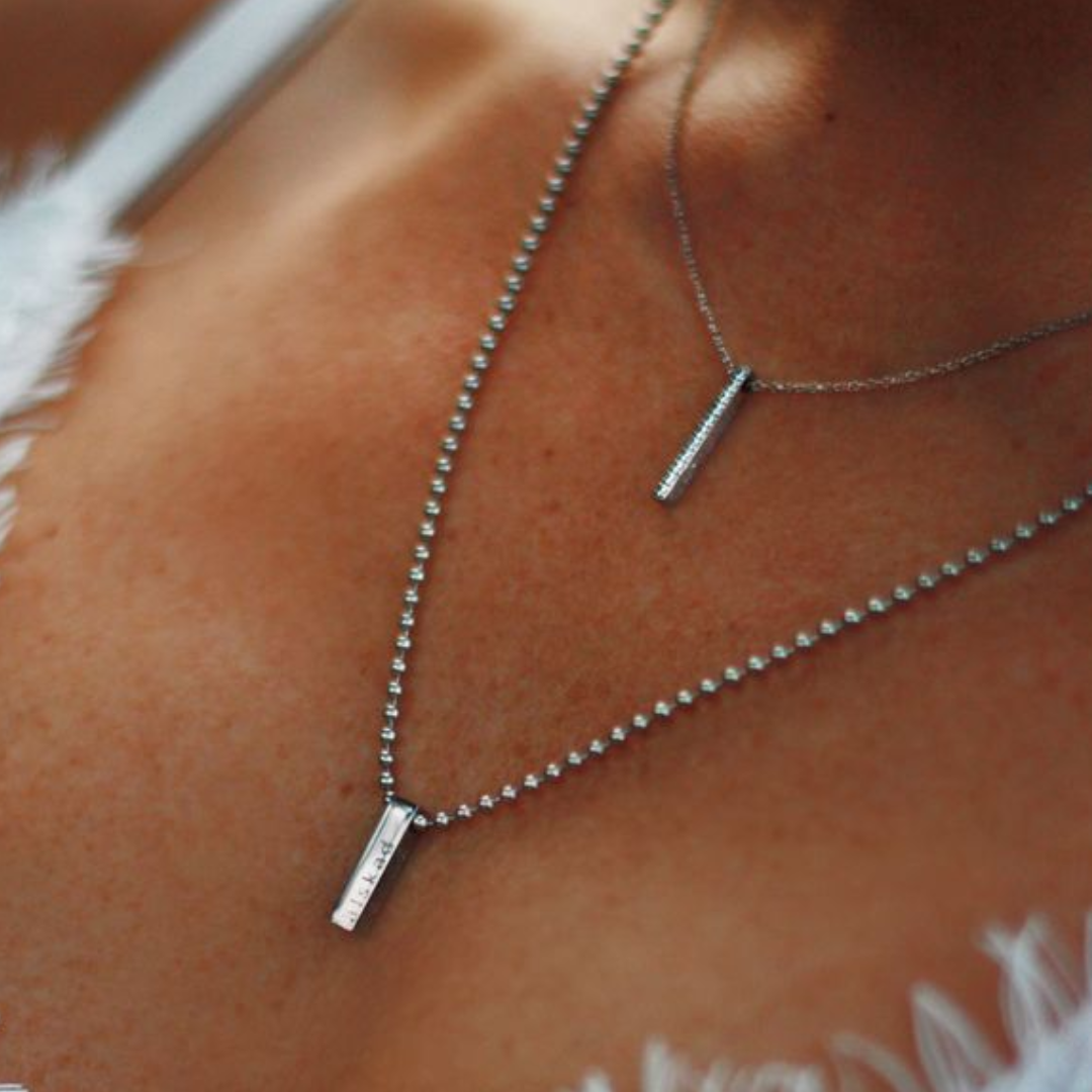 Mini halsband med gravyr - mamma, dotter, pappa…mfl