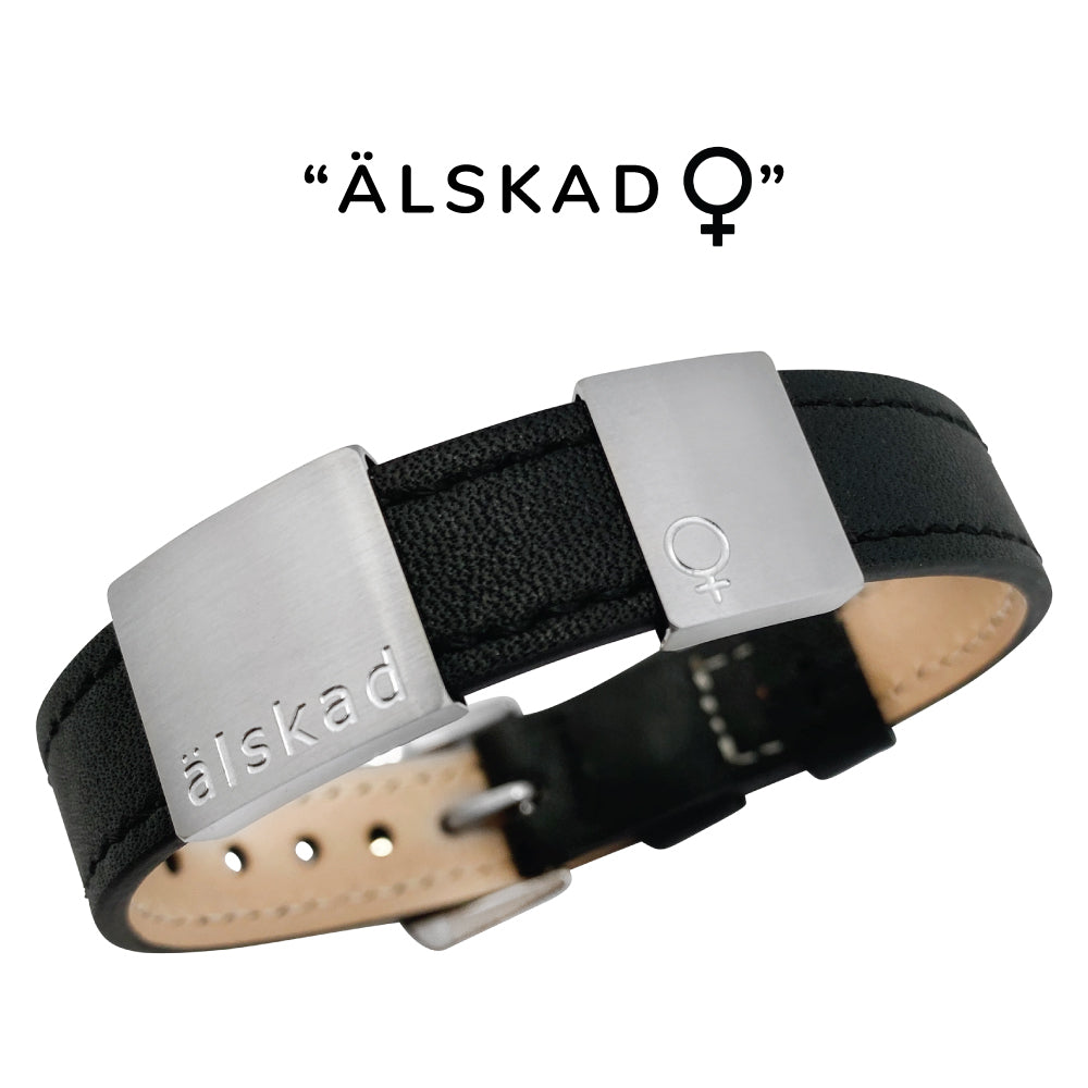 Snyggt och stilrent läderarmband med färdig personlig gravyr - Köp gärna även till brickor med EGEN GRAVYR!