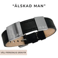 Klassiskt, snygg herrarmband i läder med gravyr "Älskad man", Finns i 2 bredder. Lägg gärna till brickor med egen personlig gravyr.