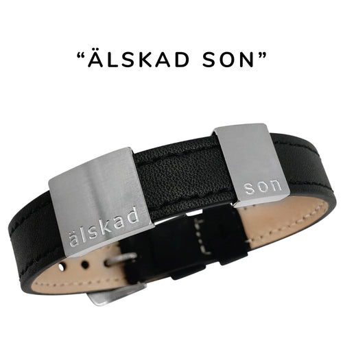 Klassiskt, snygg herrarmband i läder med gravyr "Älskad son", Finns i 2 bredder. Lägg gärna till brickor med egen personlig gravyr.