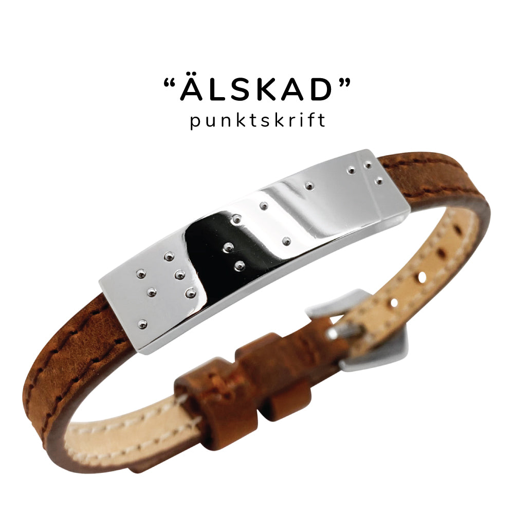Snyggt och stilrent 8mm smalt läderarmband med "älskad" skrivet i punktskrift (blindskrift). Perfekt för både henne som honom.