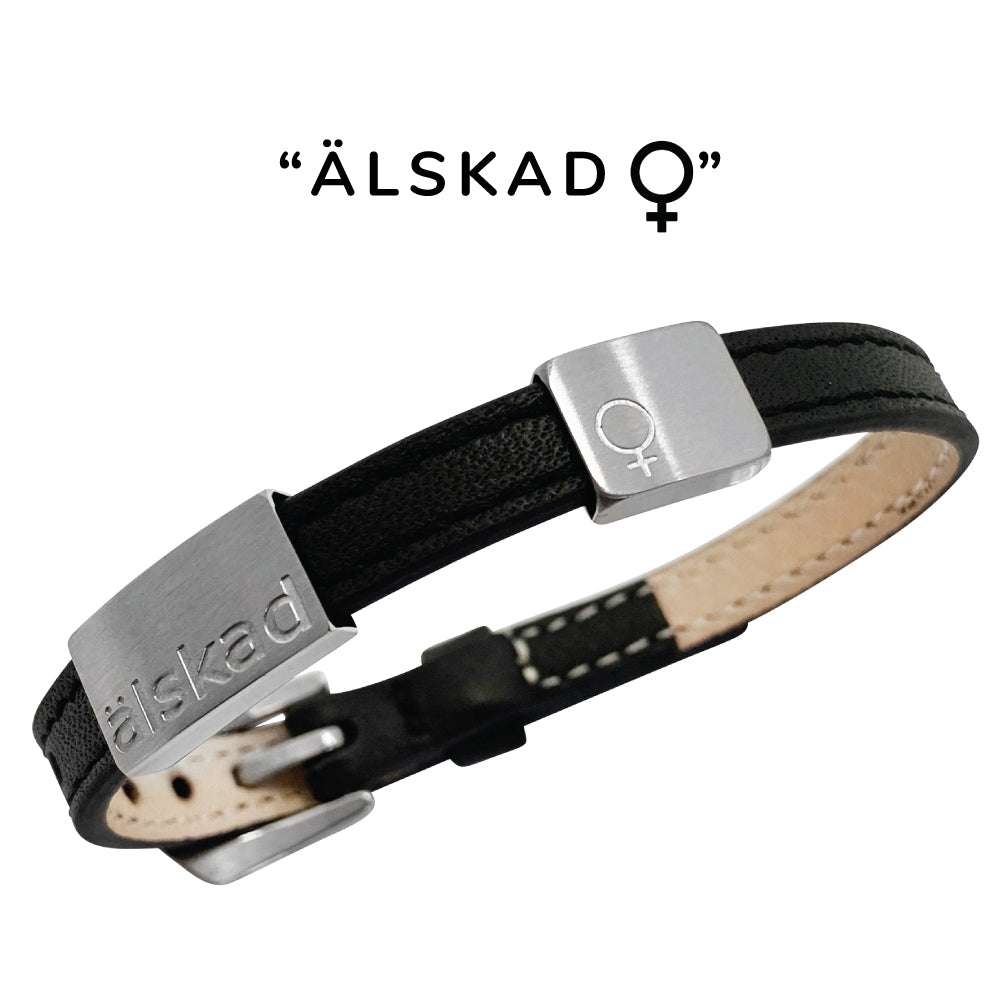 Snyggt och stilrent läderarmband med färdig personlig gravyr - Köp gärna även till brickor med EGEN GRAVYR!