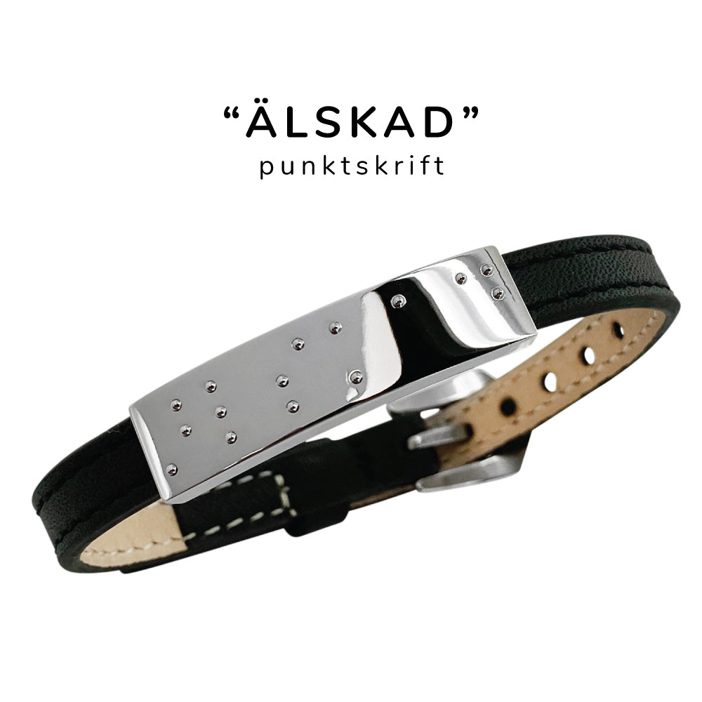 Snyggt och stilrent 8mm smalt läderarmband med "älskad" skrivet i punktskrift (blindskrift). Perfekt för både henne som honom.