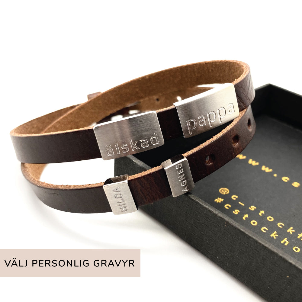 Extra BRICKA MED EGEN GRAVYR - Namn / datum / s...