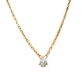 Vackert kort halsband med gnistrande päronformad sten i 5A cubic zirconia med felfri slipning.