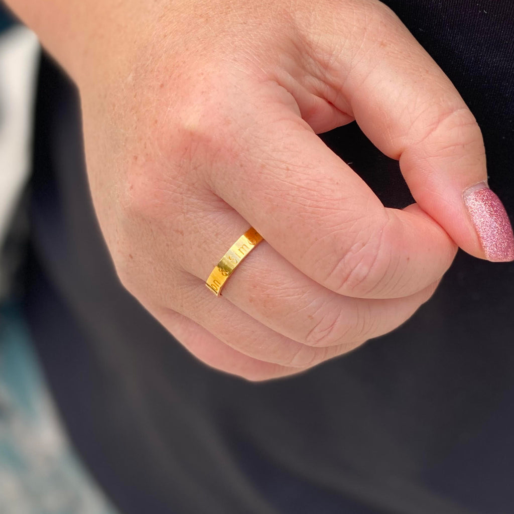 Slät ring med plats för egen gravyr - namn, datum, citat, koordinater - Gravyr ingår i priset!