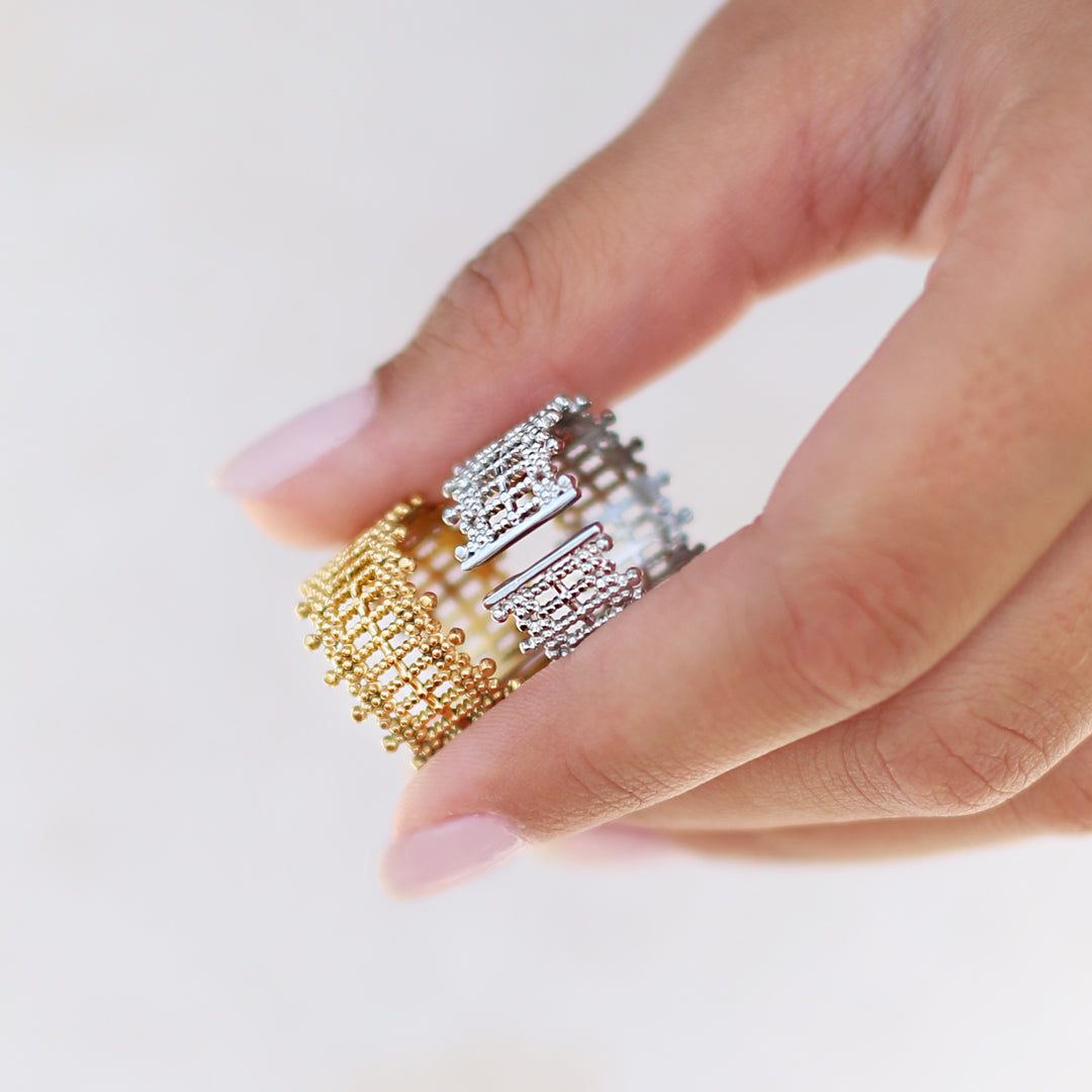 Snyggaste ringen med kaxigare design som bär upp en hel hand. Ställbar storlek så passar alla!