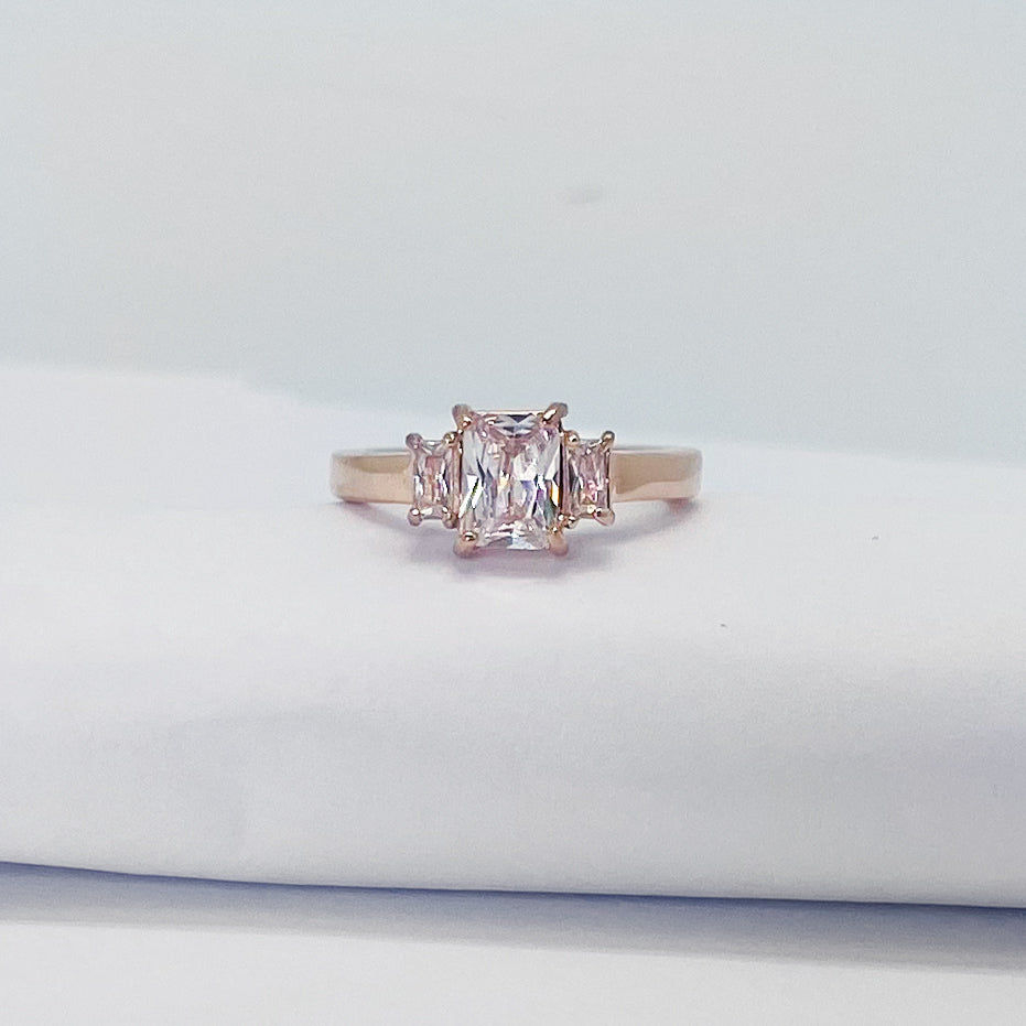 Trippelring med baguettslipade zirconia