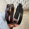 Snyggt och stilrent läderarmband som passar både honom & henne. Gediget koskinn från Argentina - Brickor med gravyr köpes separat