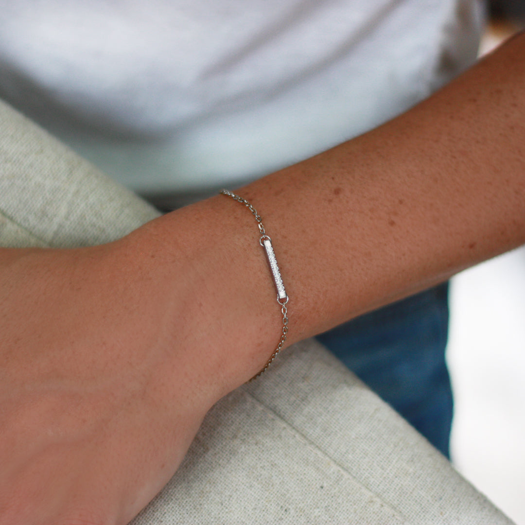Nätt strassarmband - Egen gravyr ingår