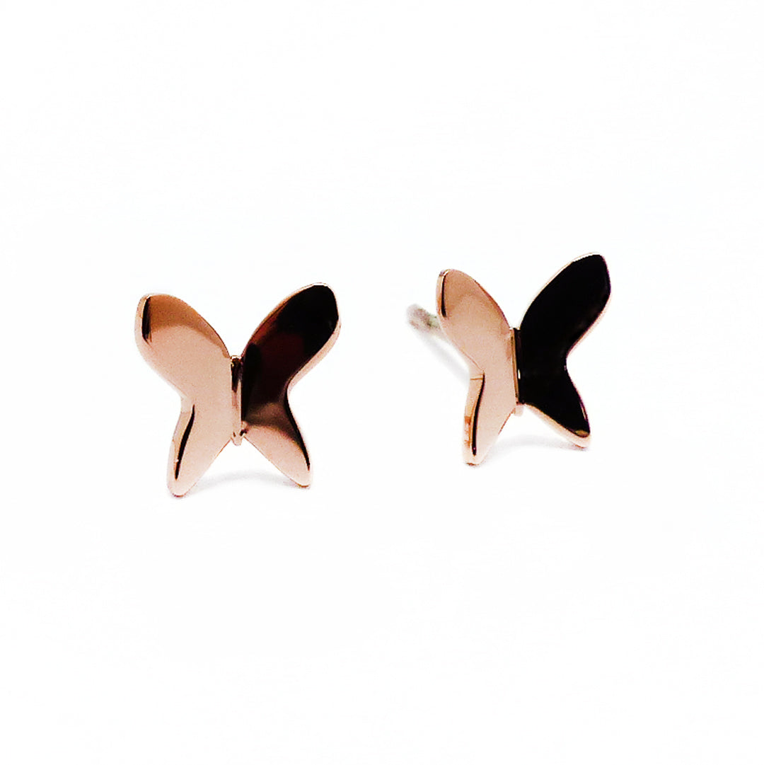 Nätta små örhängen med superfin fjärils-design. Ca 1cm.