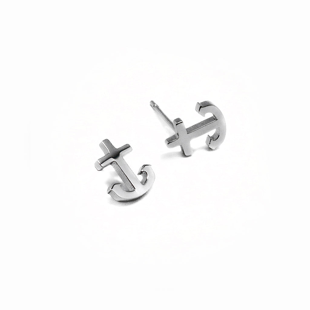 Nätta små örhängen med superfin ankar-design.