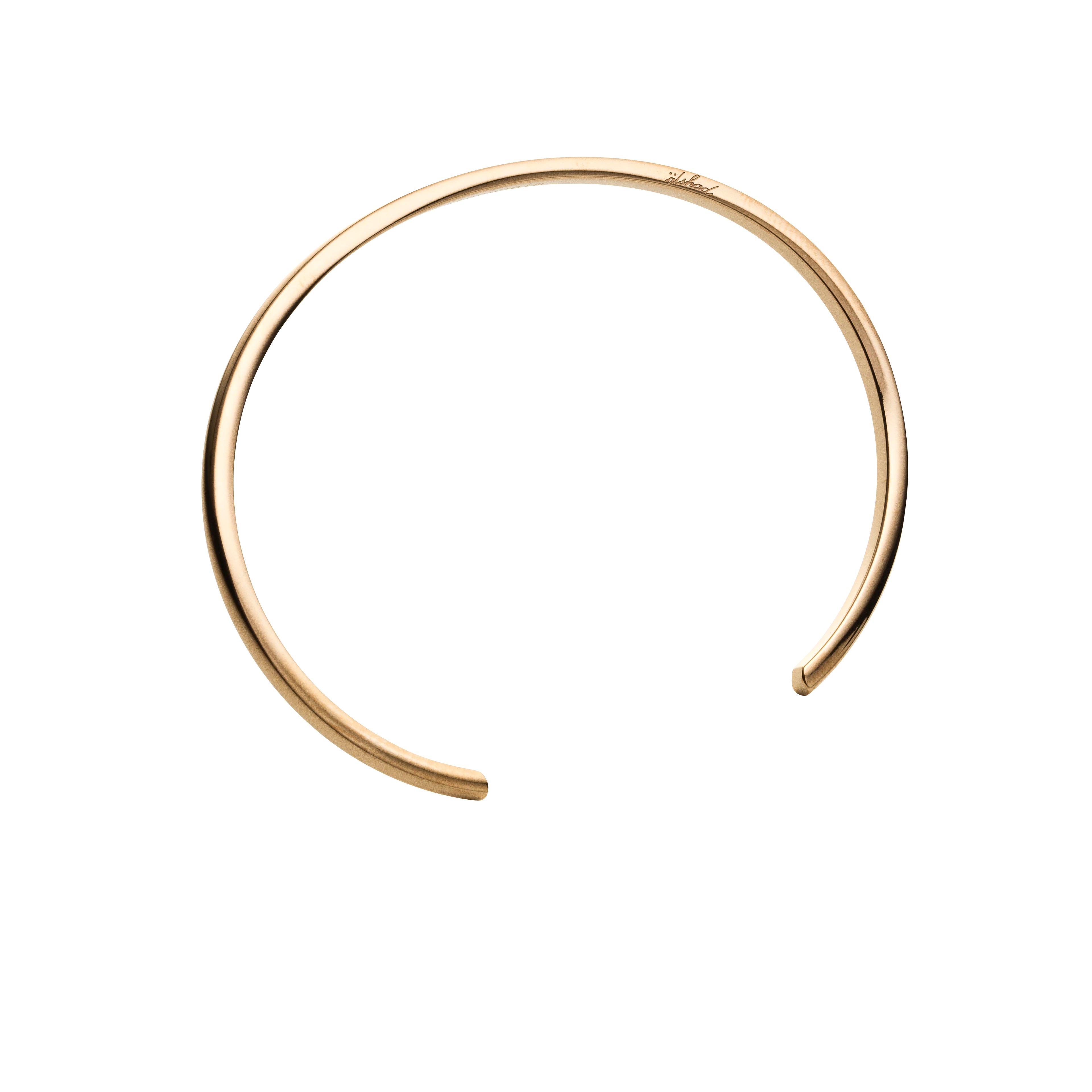 Smala stilrena armband med texten "älskad" kursivt graverat på kanten.