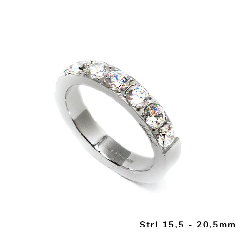 Magisk semi alliansring i stål med klara stenar med fantastisk klarhet. Ringen har 8 briljantslipade Cubic Zirconia stenar med felfri slipning.